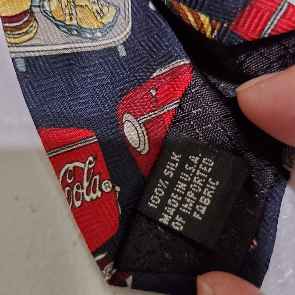 VINTAGE Coca-Cola Men Tie One Size Blue 100% Silk‎ Soda Fountain Jukebox Allover